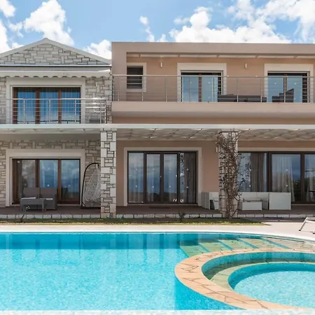 Luxury Villa Hera - Beachfront * Roda (Corfu)