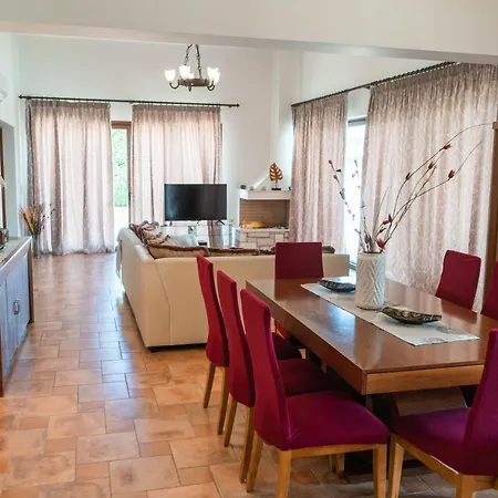 Luxury Hera - Beachfront וילה רודה